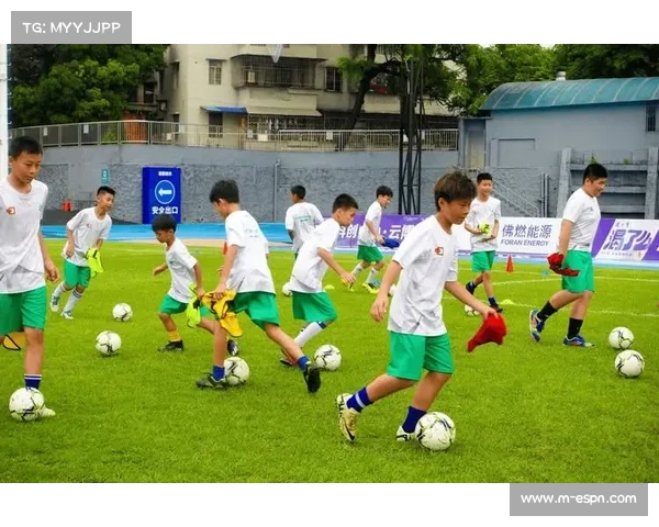 西甲俱乐部青训营招募启动,基层足球人才储备受关注